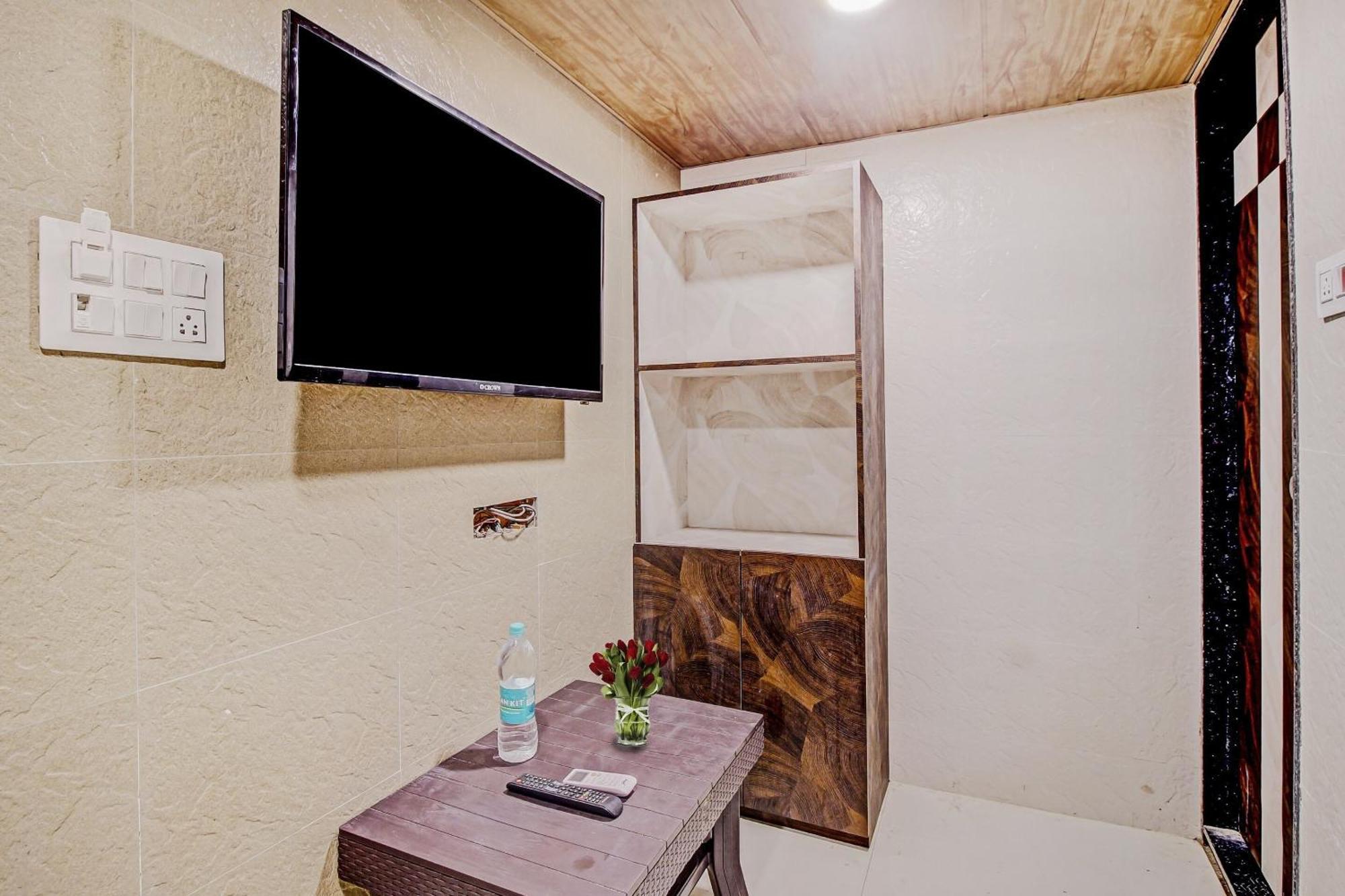 Hotel Ambedkar Kalyān エクステリア 写真