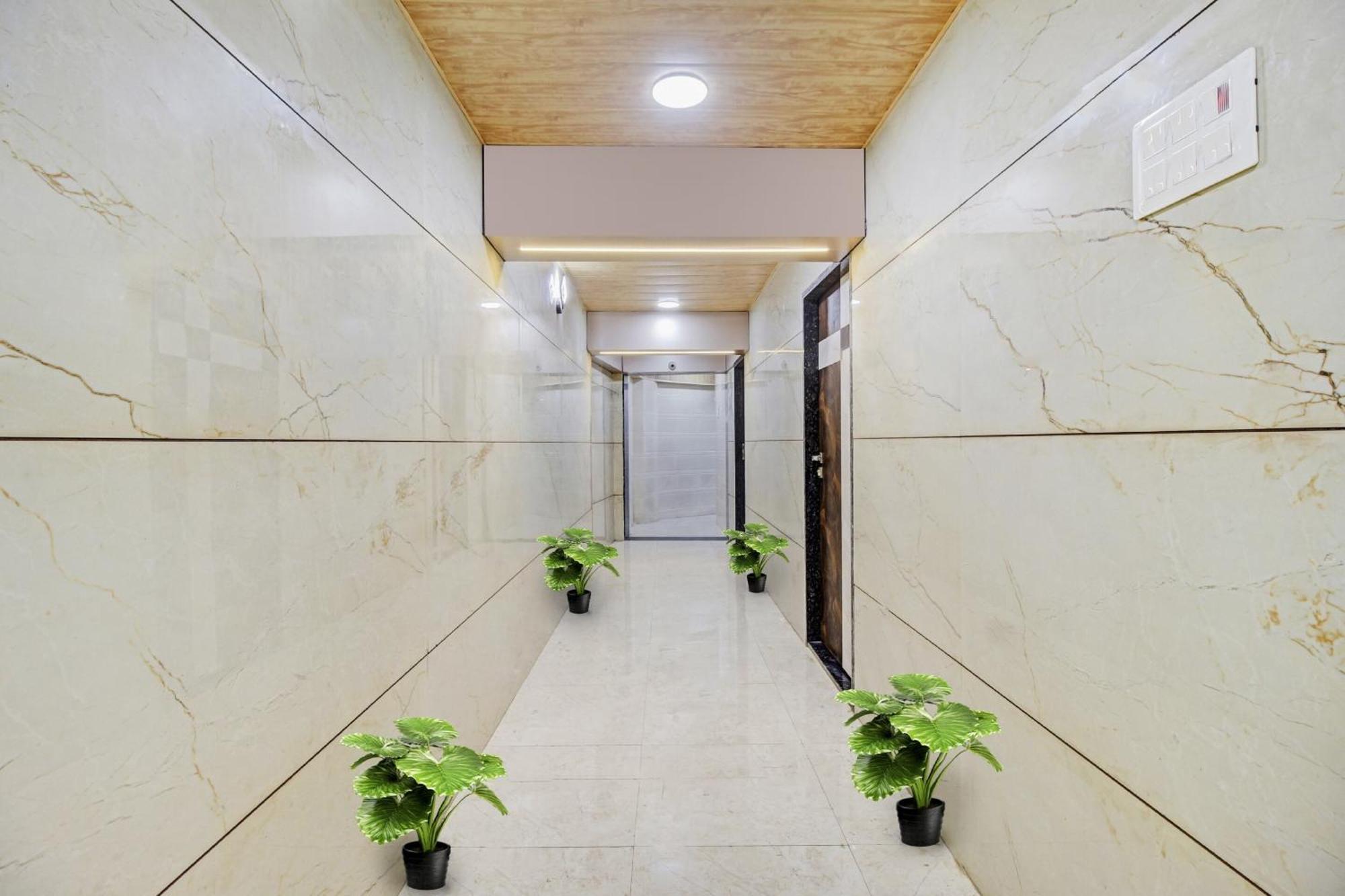 Hotel Ambedkar Kalyān エクステリア 写真