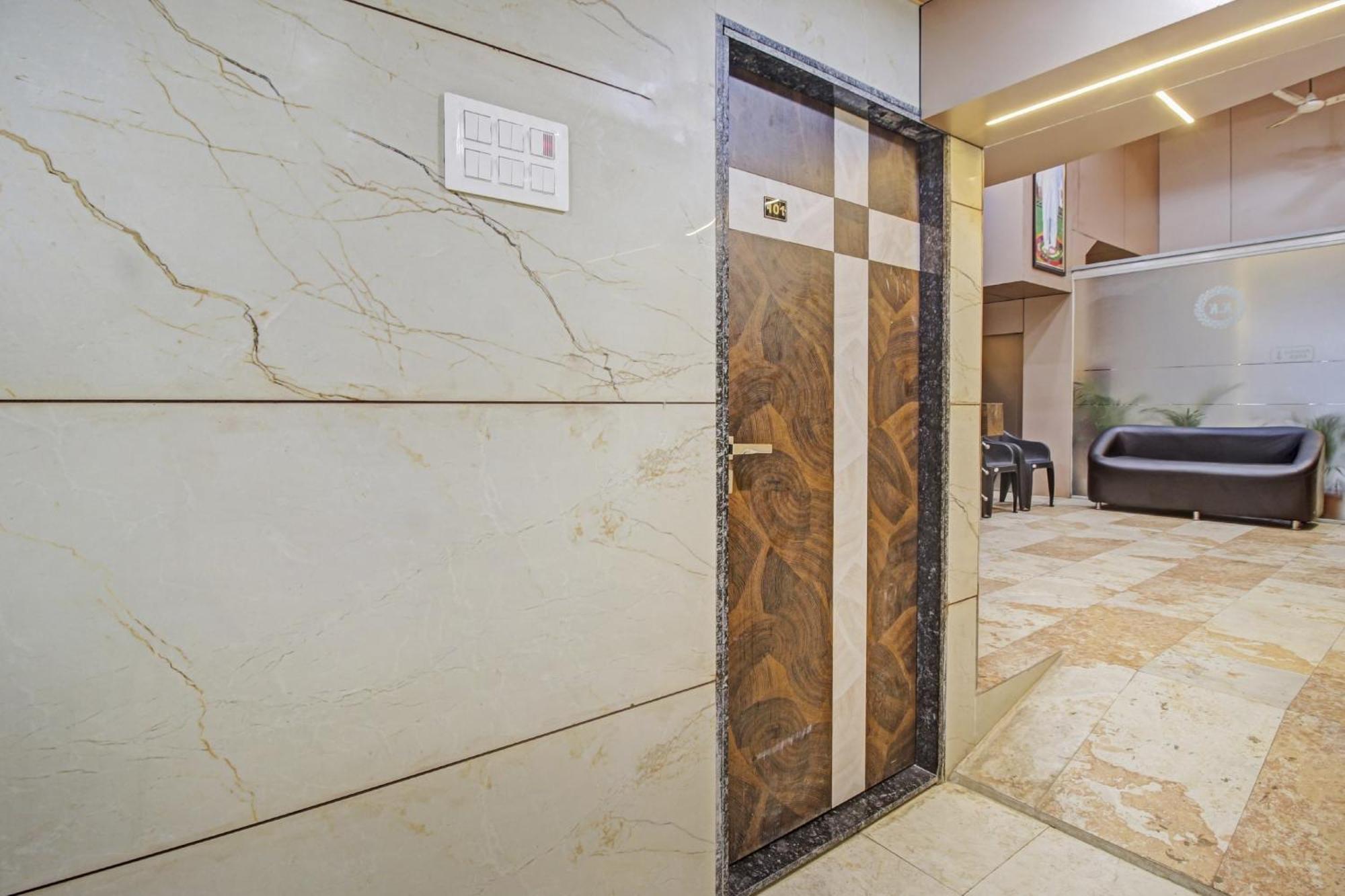 Hotel Ambedkar Kalyān エクステリア 写真