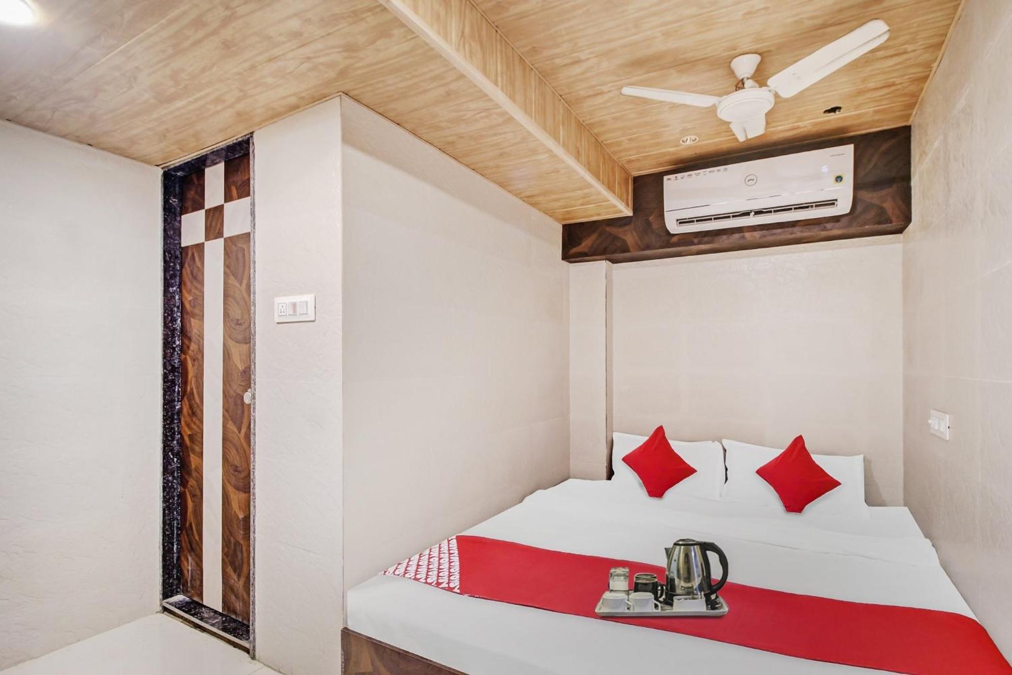 Hotel Ambedkar Kalyān エクステリア 写真